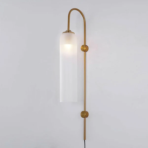 Lampara_de_Pared_Moderna_de_Vidrio_con_Acabados_en_Negro_y_Oro__Diseno_Elegante_y_Sofisticado_9